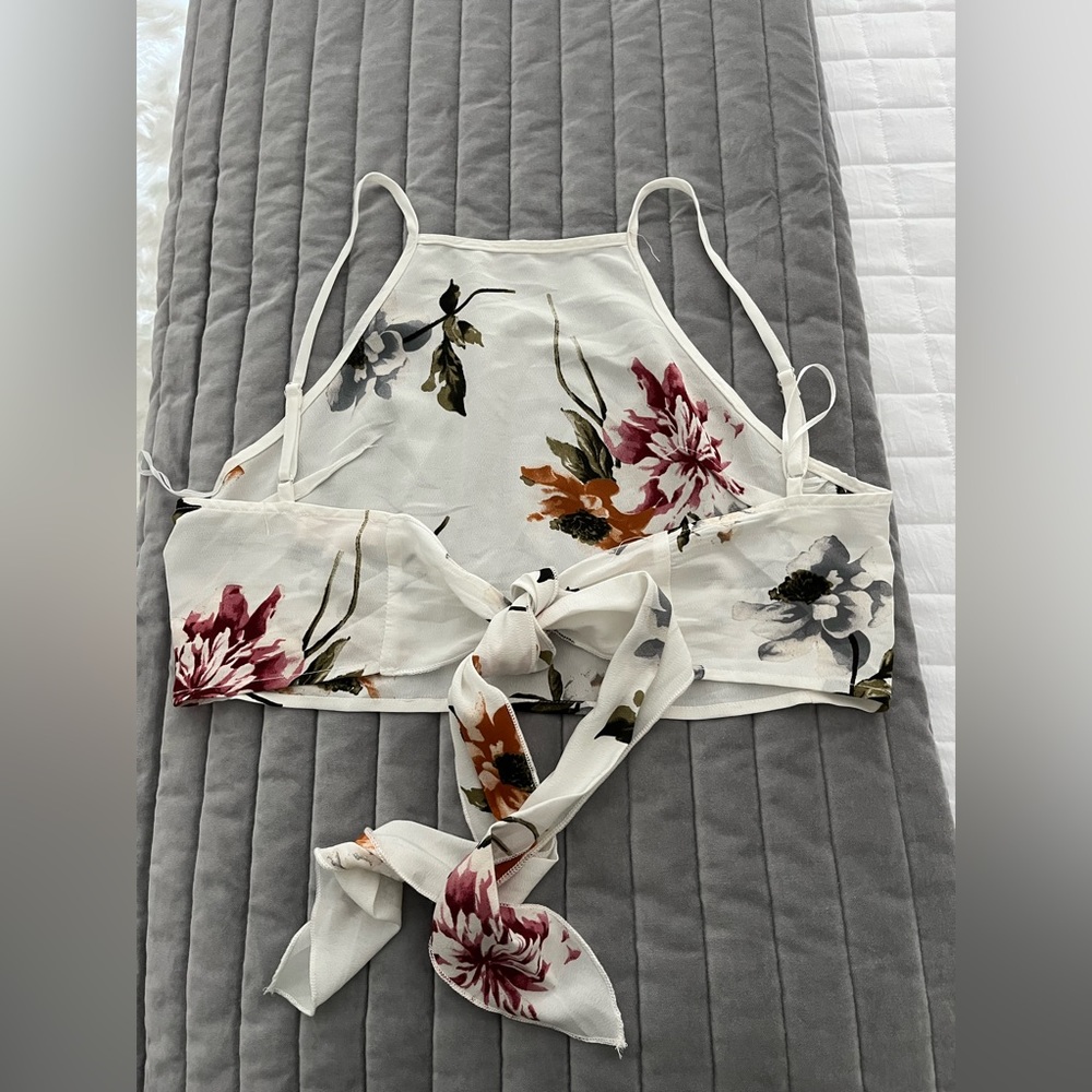 LOVE & OTHER THINGS White Floral 2-Piece Shorts Set Size XS - Picture 2 of 2